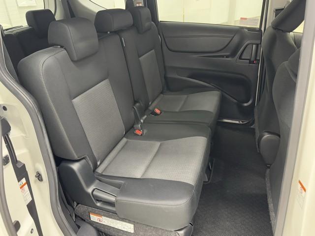 シエンタ ハイブリッド　Ｇ　セーフティーエディション　衝突軽減ブレーキ　スマキー　ＬＥＤヘッドライト　フルセグＴＶ　イモビライザー　１オーナー　クルーズコントロール　ウォークスルー　ＡＵＸ　記録簿有　バックモニター　エアバッグ　横滑り防止装置　ナビ・ＴＶ（17枚目）