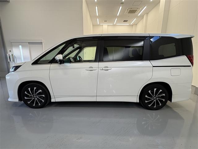 ノア ハイブリッドＳ－Ｚ　横滑り防止機能　エアバッグ　アイドリングストップ　オートクルーズコントロール　地デジ　両側自動ドア　ダブルエアコン　スマートエントリー　ＬＥＤランプ　バックモニター　ＴＶ　３列シート　ＥＴＣ付き（5枚目）