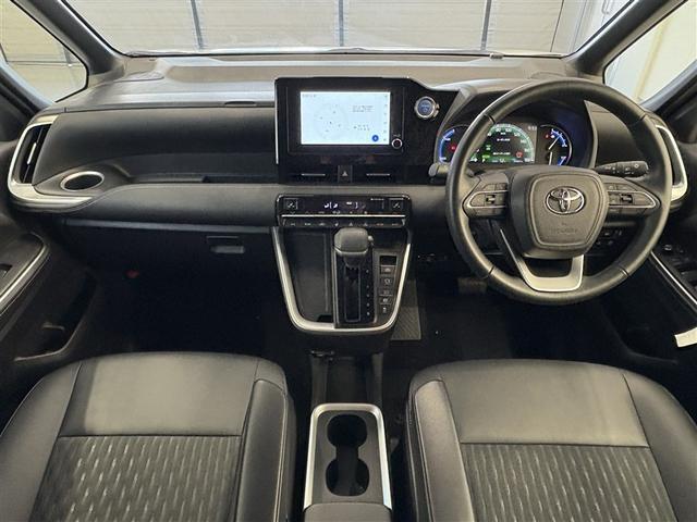 ノア ハイブリッドＳ－Ｚ　横滑り防止機能　エアバッグ　アイドリングストップ　オートクルーズコントロール　地デジ　両側自動ドア　ダブルエアコン　スマートエントリー　ＬＥＤランプ　バックモニター　ＴＶ　３列シート　ＥＴＣ付き（6枚目）