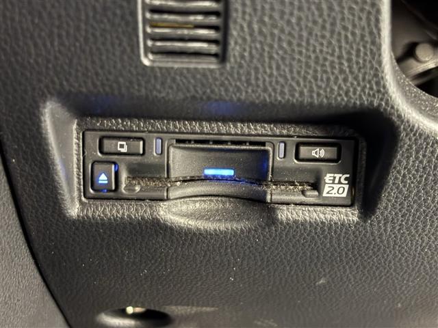 ノア ハイブリッドＳ－Ｚ　横滑り防止機能　エアバッグ　アイドリングストップ　オートクルーズコントロール　地デジ　両側自動ドア　ダブルエアコン　スマートエントリー　ＬＥＤランプ　バックモニター　ＴＶ　３列シート　ＥＴＣ付き（7枚目）