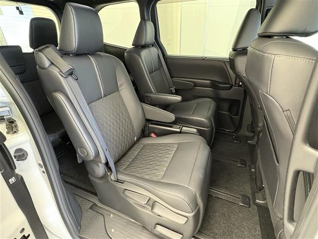 ノア ハイブリッドＳ－Ｚ　横滑り防止機能　エアバッグ　アイドリングストップ　オートクルーズコントロール　地デジ　両側自動ドア　ダブルエアコン　スマートエントリー　ＬＥＤランプ　バックモニター　ＴＶ　３列シート　ＥＴＣ付き（10枚目）