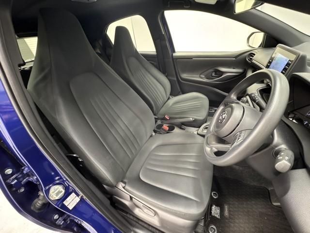 シンプルながら座り心地の良いシートです。　ホールド感も良いので長いドライビングでも疲れにくいんです。