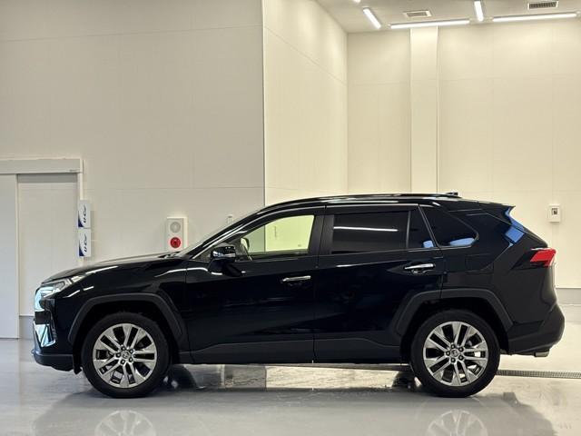ＲＡＶ４ Ｇ　Ｚパッケージ　インテリジェントクリアランスソナー　整備記録簿　ＡＷＤ　ＬＥＤライト　アルミホイル　オートクルーズ　横滑り防止装置　バックガイドモニター　盗難防止装置　デュアルエアバッグ　メモリナビ　キーレス　ＡＢＳ（5枚目）