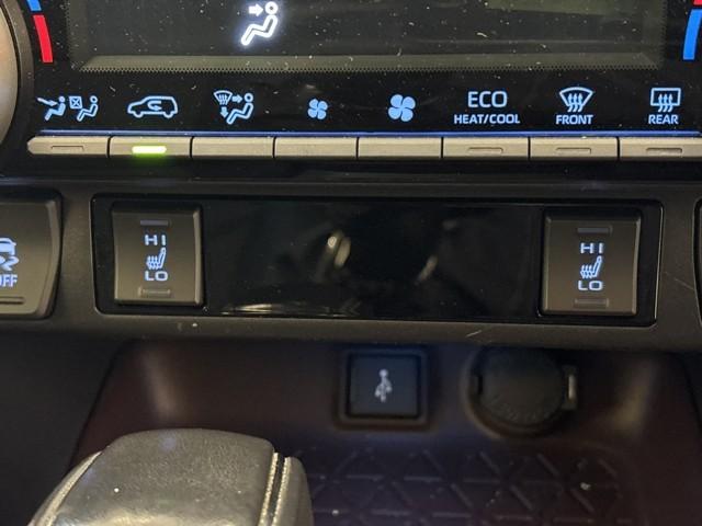 ＲＡＶ４ Ｇ　Ｚパッケージ　インテリジェントクリアランスソナー　整備記録簿　ＡＷＤ　ＬＥＤライト　アルミホイル　オートクルーズ　横滑り防止装置　バックガイドモニター　盗難防止装置　デュアルエアバッグ　メモリナビ　キーレス　ＡＢＳ（8枚目）