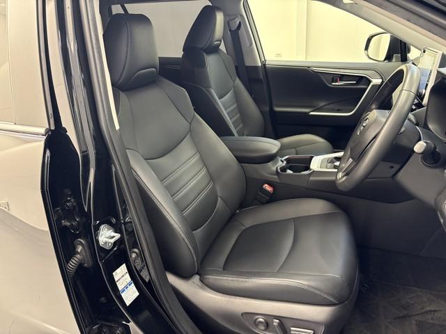 ＲＡＶ４ Ｇ　Ｚパッケージ　インテリジェントクリアランスソナー　整備記録簿　ＡＷＤ　ＬＥＤライト　アルミホイル　オートクルーズ　横滑り防止装置　バックガイドモニター　盗難防止装置　デュアルエアバッグ　メモリナビ　キーレス　ＡＢＳ（10枚目）