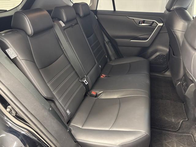 ＲＡＶ４ Ｇ　Ｚパッケージ　インテリジェントクリアランスソナー　整備記録簿　ＡＷＤ　ＬＥＤライト　アルミホイル　オートクルーズ　横滑り防止装置　バックガイドモニター　盗難防止装置　デュアルエアバッグ　メモリナビ　キーレス　ＡＢＳ（11枚目）