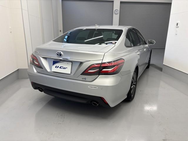 クラウンハイブリッド Ｓ　Ｃパッケージ　衝突軽減Ｂ　盗難防止システム　ワンオーナ　エアバッグ　クルコン　Ｂカメラ　ＬＥＤヘッドライト　アイドリングストップ　フルセグＴＶ　ＡＣ１００Ｖ電源　スマートキー＆プッシュスタート　パワーシート　アルミ（5枚目）