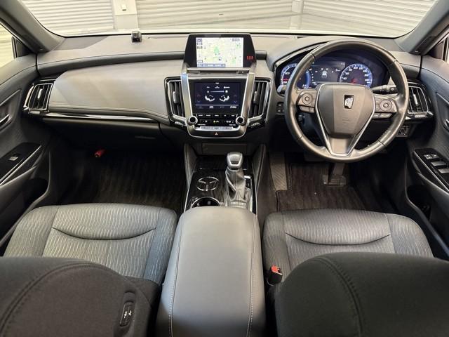 クラウンハイブリッド Ｓ　Ｃパッケージ　衝突軽減Ｂ　盗難防止システム　ワンオーナ　エアバッグ　クルコン　Ｂカメラ　ＬＥＤヘッドライト　アイドリングストップ　フルセグＴＶ　ＡＣ１００Ｖ電源　スマートキー＆プッシュスタート　パワーシート　アルミ（7枚目）