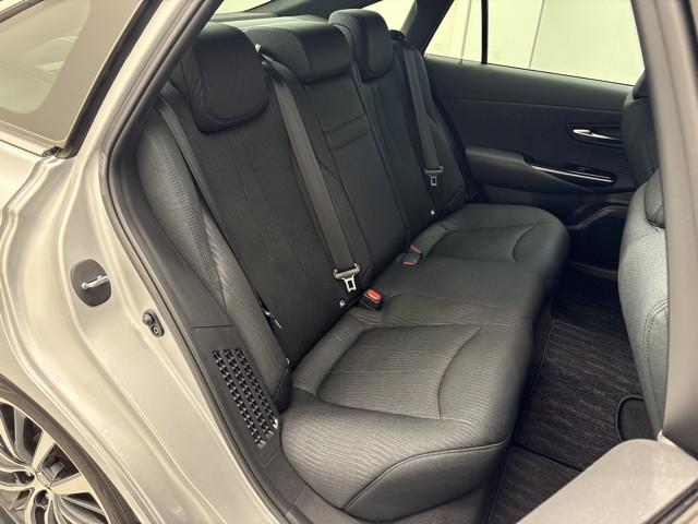 クラウンハイブリッド Ｓ　Ｃパッケージ　衝突軽減Ｂ　盗難防止システム　ワンオーナ　エアバッグ　クルコン　Ｂカメラ　ＬＥＤヘッドライト　アイドリングストップ　フルセグＴＶ　ＡＣ１００Ｖ電源　スマートキー＆プッシュスタート　パワーシート　アルミ（11枚目）