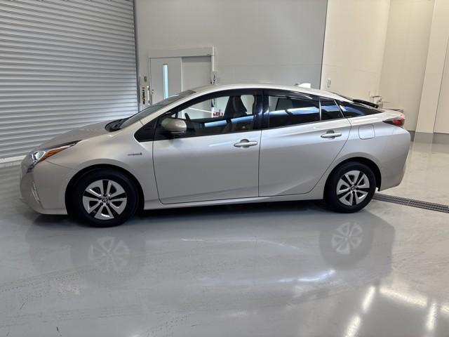 プリウス Ａ　衝突軽減ブレーキシステム　Ｂモニタ　記録簿有　ＬＥＤヘッド　クルーズコントロール　セキュリティー　スマートキー　パワーステアリング　Ｉストップ　ドライブレコーダー　ＥＴＣ　１オーナー　アルミホイル（6枚目）