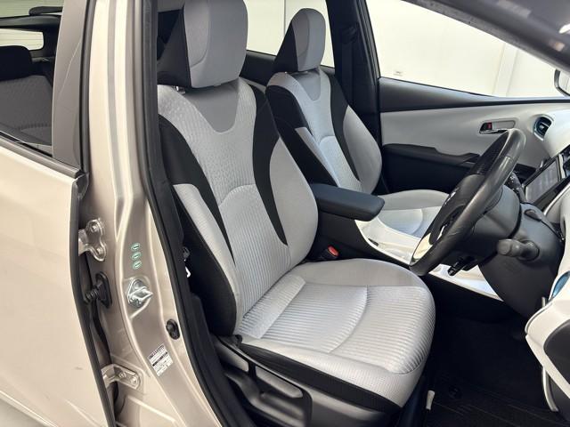 プリウス Ａ　衝突軽減ブレーキシステム　Ｂモニタ　記録簿有　ＬＥＤヘッド　クルーズコントロール　セキュリティー　スマートキー　パワーステアリング　Ｉストップ　ドライブレコーダー　ＥＴＣ　１オーナー　アルミホイル（10枚目）