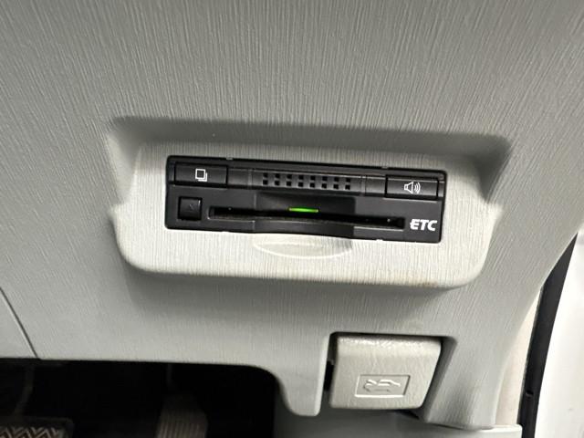 プリウスアルファ S スマキ- DVD視聴可 整備点検記録簿 リモコンキー 横滑り防止装置付き PW Bカメラ ナビ・TV サイドエアB AUX ETC車載器 ABS付き アルミホイール メモリーナビゲーション イモビ(8枚目)