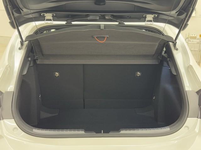 カローラスポーツ Ｇ　Ｚ　地デジＴＶ　ＥＳＣ　インテリキー　キーレス　Ｂカメ　衝突軽減Ｂ　オートクルーズコントロール　エアコン　エアロ　ハーフレザーシート　ＥＴＣ車載器　ＡＢＳ　ＬＥＤライト　メモリーナビ　エアバッグ　パワステ（16枚目）