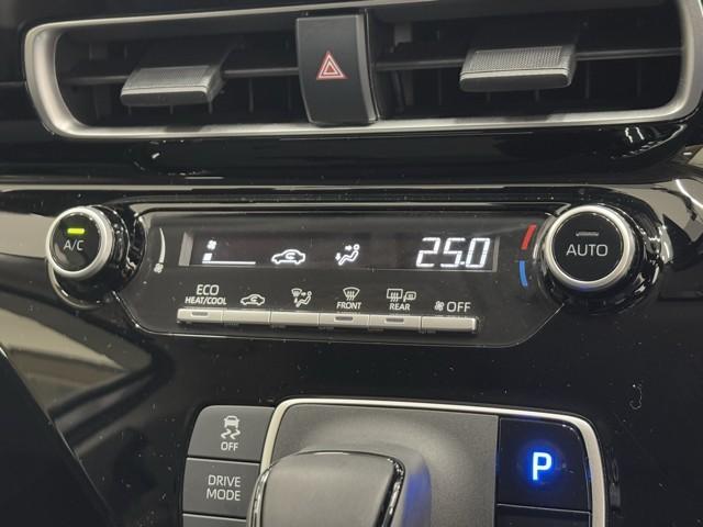 アクア X 踏み間違い防止 100V イモビ ドライブレコーダー ナビ 点検記録簿 LEDヘッドライト スマートキー 横滑り防止機能 キーレスエントリー オートクルーズ オートエアコン ETC カーテンエアバッグ(9枚目)