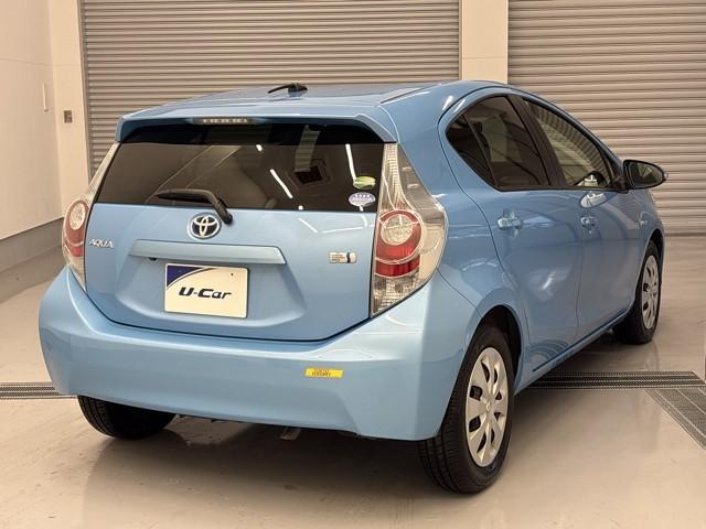 アクア S スマートキープッシュスタート キーレスエントリ イモビ ナビ&TV ワンオーナー車 オートエアコン デュアルエアバック ESC Bカメラ パワーウィンドウ AUX端子 SRS ワンセグTV ABS(5枚目)