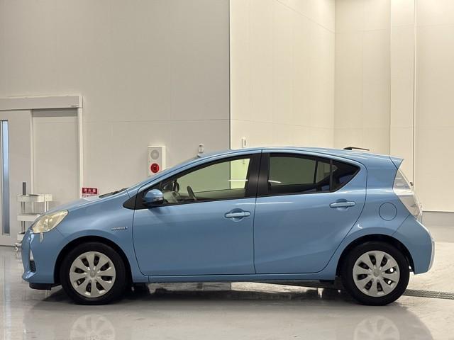 アクア S スマートキープッシュスタート キーレスエントリ イモビ ナビ&TV ワンオーナー車 オートエアコン デュアルエアバック ESC Bカメラ パワーウィンドウ AUX端子 SRS ワンセグTV ABS(6枚目)