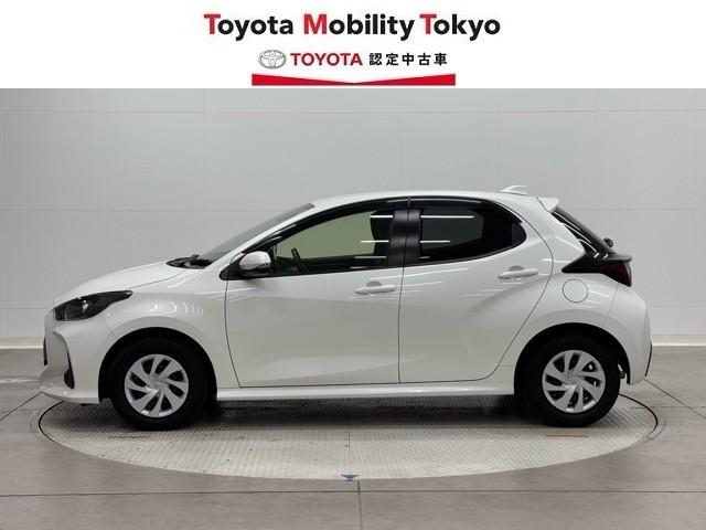 ヤリス Ｇ　点検記録簿　エアコン　スマートキー＆プッシュスタート　ドライブレコーダー　イモビ　横滑り防止システム　クルーズＣ　ＡＢＳ　パワーウィンドウ　パワーステアリング　Ｗエアバック　サイドエアバッグ（3枚目）