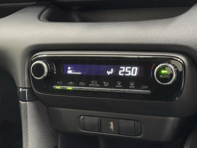 ヤリス Ｇ　点検記録簿　エアコン　スマートキー＆プッシュスタート　ドライブレコーダー　イモビ　横滑り防止システム　クルーズＣ　ＡＢＳ　パワーウィンドウ　パワーステアリング　Ｗエアバック　サイドエアバッグ（7枚目）