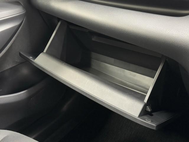 ヤリス Ｇ　点検記録簿　エアコン　スマートキー＆プッシュスタート　ドライブレコーダー　イモビ　横滑り防止システム　クルーズＣ　ＡＢＳ　パワーウィンドウ　パワーステアリング　Ｗエアバック　サイドエアバッグ（8枚目）