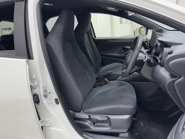 ヤリス Ｇ　点検記録簿　エアコン　スマートキー＆プッシュスタート　ドライブレコーダー　イモビ　横滑り防止システム　クルーズＣ　ＡＢＳ　パワーウィンドウ　パワーステアリング　Ｗエアバック　サイドエアバッグ（15枚目）