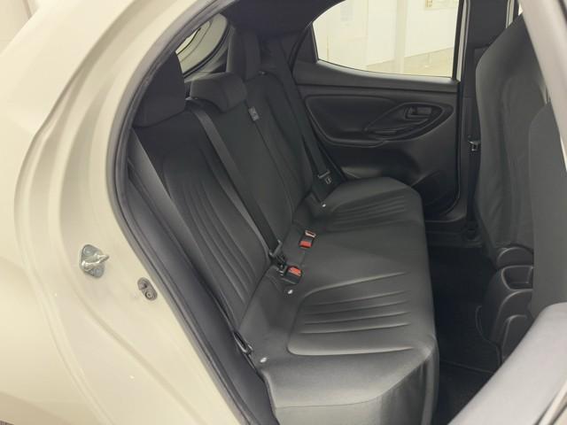 ヤリス Ｇ　点検記録簿　エアコン　スマートキー＆プッシュスタート　ドライブレコーダー　イモビ　横滑り防止システム　クルーズＣ　ＡＢＳ　パワーウィンドウ　パワーステアリング　Ｗエアバック　サイドエアバッグ（16枚目）