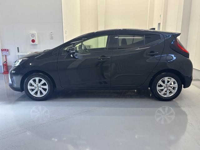 アクア Z LEDヘッドライト スマートキー 100V電源 イモビライザー アルミホイール ドライブレコーダー オートクルーズコントロール 点検記録簿 エアコン ESC ナビ カーテンエアバッグ ETC キーレス(6枚目)