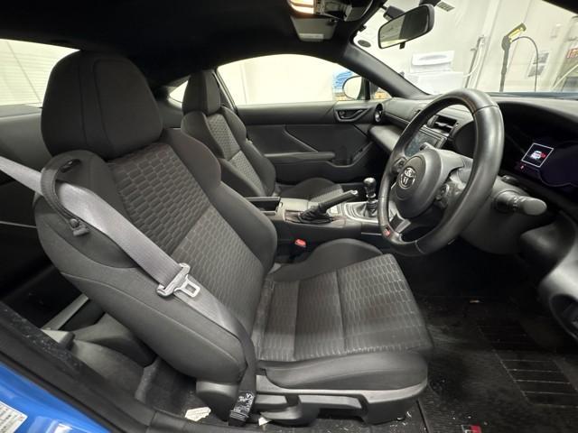 GR86 SZ 地上デジタル スマートキ- クルコン LEDヘッドライト ナビ&TV 横滑防止装置 ETC フルオートエアコン ドラレコ アルミ DVD再生 ミュージックプレイヤー接続可 盗難防止装置 記録簿 ABS(10枚目)