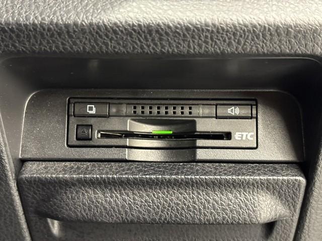 ノア X ディライトプラス アルミホイール 両側自動ドア ダブルエアコン 地デジTV 記録簿付き ワンオーナー 横滑り防止装置 LEDライト アイドルストップ エアバッグ スマートキー ABS メモリナビ ドライブレコーダー(8枚目)