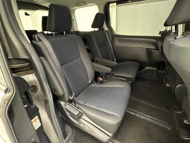 ノア X ディライトプラス アルミホイール 両側自動ドア ダブルエアコン 地デジTV 記録簿付き ワンオーナー 横滑り防止装置 LEDライト アイドルストップ エアバッグ スマートキー ABS メモリナビ ドライブレコーダー(11枚目)