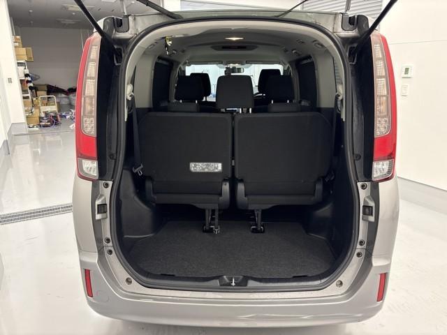 ノア X ディライトプラス アルミホイール 両側自動ドア ダブルエアコン 地デジTV 記録簿付き ワンオーナー 横滑り防止装置 LEDライト アイドルストップ エアバッグ スマートキー ABS メモリナビ ドライブレコーダー(12枚目)