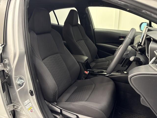 カローラスポーツ G AUX キーフリー バックモニター スマートキー 点検記録簿 クルコン フルセグテレビ アルミ DVD イモビライザー ABS ワンオーナー車 オートエアコン ナビTV サイドエアバック メモリーナビ(9枚目)