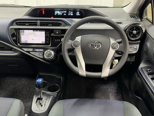 アクア S キーレスエントリ フルセグ地デジ ナビ&TV ワンオーナー車 オートエアコン デュアルエアバック ESC Bカメラ パワーウィンドウ AUX端子 ETC DVD再生可能 アルミホイール SRS ABS(4枚目)