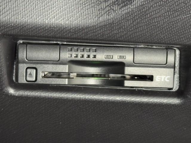 アクア S キーレスエントリ フルセグ地デジ ナビ&TV ワンオーナー車 オートエアコン デュアルエアバック ESC Bカメラ パワーウィンドウ AUX端子 ETC DVD再生可能 アルミホイール SRS ABS(8枚目)