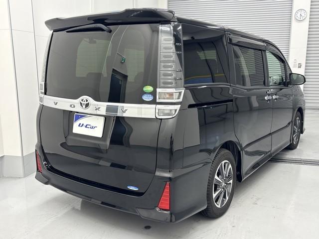 ヴォクシー ZS 煌 地上デジタル TSS 両側パワードア アイドリングストップ車 パワーウィンド 横滑防止 1オーナ 整備記録簿 DVD可 フルフラットシート 盗難防止装置 スマートエントリー Bカメラ AUX ETC(4枚目)