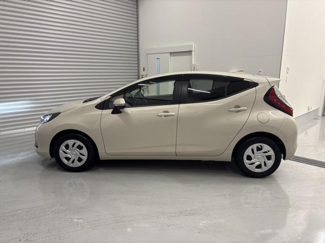 アクア G ワンオーナ VSC 衝突軽減ブレーキ メモリナビ アイドルストップ バックモニター LED クルーズコントロール スマートキー ETC車載器 AC100V ドライブレコーダー ナビ パワーウィンドウ(5枚目)