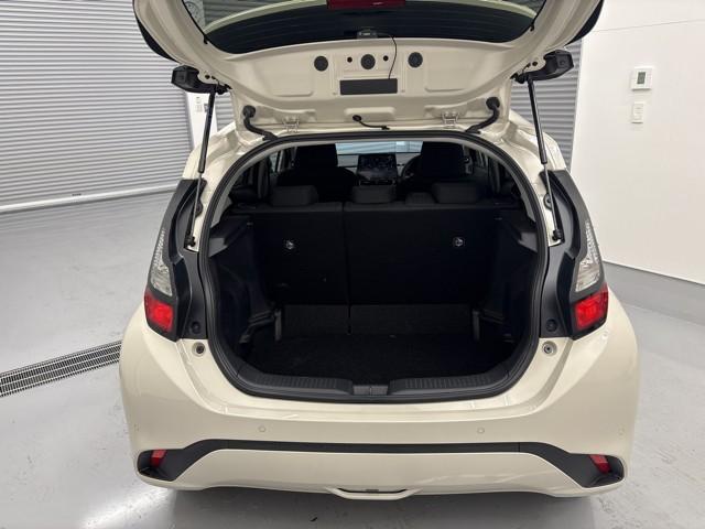 アクア G ワンオーナ VSC 衝突軽減ブレーキ メモリナビ アイドルストップ バックモニター LED クルーズコントロール スマートキー ETC車載器 AC100V ドライブレコーダー ナビ パワーウィンドウ(11枚目)