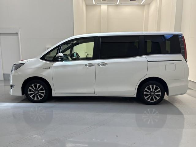 エスクァイア ハイブリッドＧｉ　Ｒカメラ　ＡＡＣ　ナビ＆ＴＶ　リアエアコン　記録簿付き　地デジ　アイドルストップ　クルーズコントロール　ＬＥＤライト　キーレスエントリー　スマートキー付　ＤＶＤ再生可　エアバック　横滑防止装置　ＥＴＣ（5枚目）