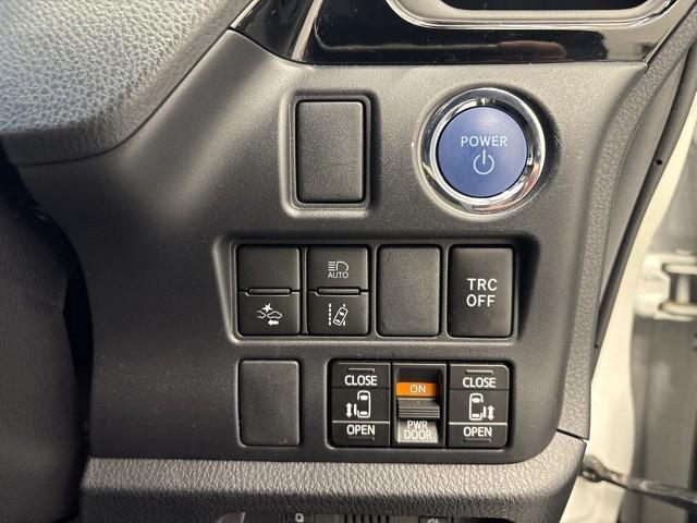 エスクァイア ハイブリッドＧｉ　Ｒカメラ　ＡＡＣ　ナビ＆ＴＶ　リアエアコン　記録簿付き　地デジ　アイドルストップ　クルーズコントロール　ＬＥＤライト　キーレスエントリー　スマートキー付　ＤＶＤ再生可　エアバック　横滑防止装置　ＥＴＣ（9枚目）