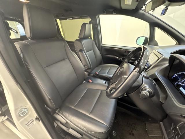 エスクァイア ハイブリッドＧｉ　Ｒカメラ　ＡＡＣ　ナビ＆ＴＶ　リアエアコン　記録簿付き　地デジ　アイドルストップ　クルーズコントロール　ＬＥＤライト　キーレスエントリー　スマートキー付　ＤＶＤ再生可　エアバック　横滑防止装置　ＥＴＣ（10枚目）