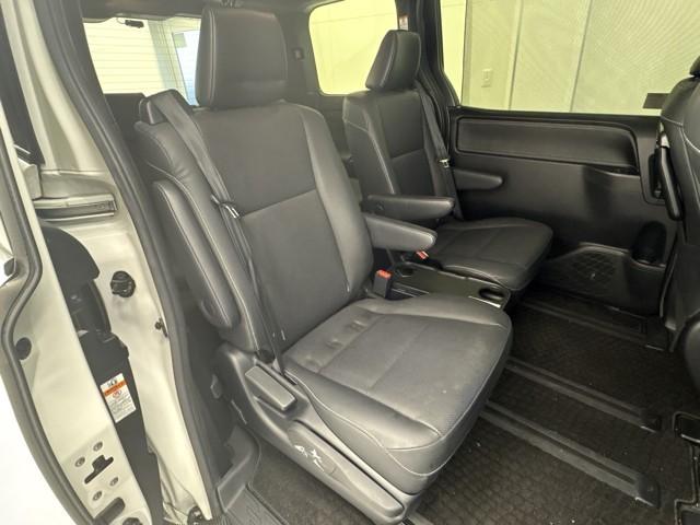 エスクァイア ハイブリッドＧｉ　Ｒカメラ　ＡＡＣ　ナビ＆ＴＶ　リアエアコン　記録簿付き　地デジ　アイドルストップ　クルーズコントロール　ＬＥＤライト　キーレスエントリー　スマートキー付　ＤＶＤ再生可　エアバック　横滑防止装置　ＥＴＣ（11枚目）