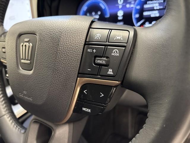 クラウンクロスオーバー Ｇ　ＬＥＤヘッドライト　衝突被害軽減ブレーキ　点検記録簿　ＡＣ１００Ｖ電源　地デジ　電動シート　オートクルーズコントロール　バックモニター　盗難防止システム　ＥＴＣ　アルミホイール　４ＷＤ　横滑り防止機能（8枚目）