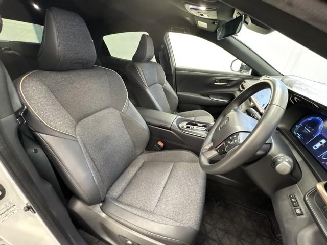 クラウンクロスオーバー Ｇ　ＬＥＤヘッドライト　衝突被害軽減ブレーキ　点検記録簿　ＡＣ１００Ｖ電源　地デジ　電動シート　オートクルーズコントロール　バックモニター　盗難防止システム　ＥＴＣ　アルミホイール　４ＷＤ　横滑り防止機能（9枚目）