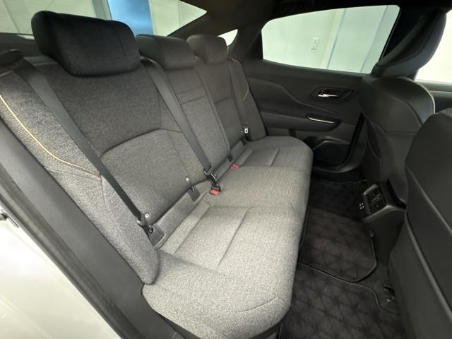 クラウンクロスオーバー Ｇ　ＬＥＤヘッドライト　衝突被害軽減ブレーキ　点検記録簿　ＡＣ１００Ｖ電源　地デジ　電動シート　オートクルーズコントロール　バックモニター　盗難防止システム　ＥＴＣ　アルミホイール　４ＷＤ　横滑り防止機能（10枚目）