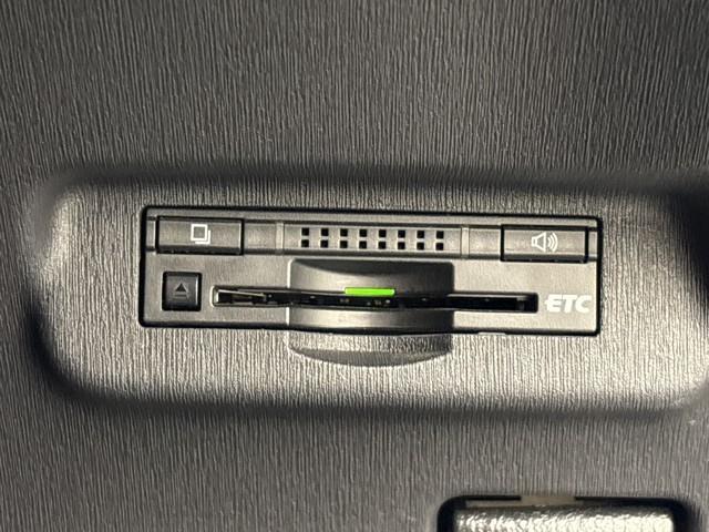 プリウス Ｓ　アイドリングストップ搭載　Ｂモニタ－　フルセグ地デジ　ＡＵＸ接続可　インテリキー　デュアルエアバック　エアＢ　イモビライザー　ＤＶＤ再生可能　ワンオーナー車　ナビＴＶ　ＡＵＴＯエアコン　横スベリ防止（7枚目）