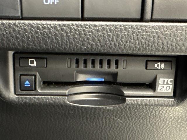 ハリアー Ｇ　レザーパッケージ　地デジＴＶ　ＡＵＸ　盗難防止装置　クルコン　横滑り防止装置　Ｒカメラ　Ｐシート　キーレス　エアバッグ　本革　ＬＥＤ　スマートキー　ＡＢＳ　メモリーナビ　記録簿　ＥＴＣ　ドラレコ　ワンオーナー　アルミ（7枚目）