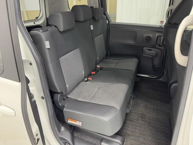 シエンタ ハイブリッドＸ　盗難防止　横滑り防止装置付　衝突軽減ブレーキ　スマキー　Ｂカメラ　メモリーナビ　ドライブレコーダー　ＥＴＣ　アイドリングストップ　ＡＢＳ　ワンオーナー　記録簿　フルフラット　クルコン　オートエアコン（16枚目）