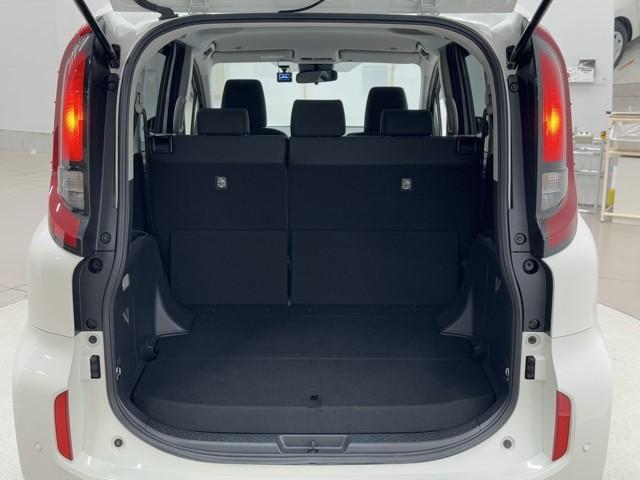 シエンタ ハイブリッドＸ　盗難防止　横滑り防止装置付　衝突軽減ブレーキ　スマキー　Ｂカメラ　メモリーナビ　ドライブレコーダー　ＥＴＣ　アイドリングストップ　ＡＢＳ　ワンオーナー　記録簿　フルフラット　クルコン　オートエアコン（17枚目）