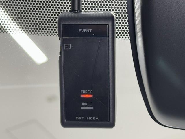 カローラツーリング ハイブリッド　ダブルバイビー　追突軽減ブレーキ　バックモニタ　横滑防止　スマキー　ＬＥＤライト　Ａストップ　デュアルエアバッグ　エアコン　オートクルーズ　サイドエアバッグ　ＥＴＣ付　ナビ　ＰＳ　キーフリー　ＡＢＳ　エアバック（8枚目）