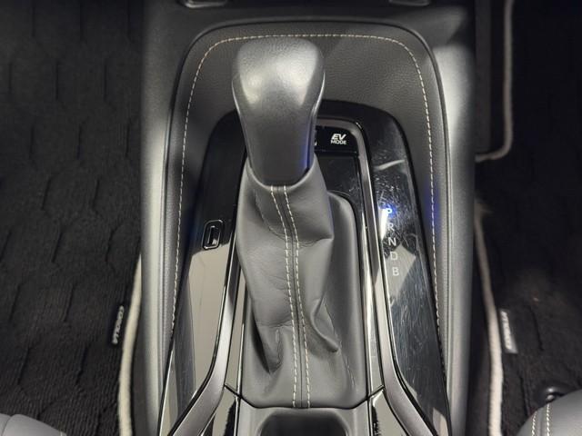 カローラツーリング ハイブリッド　ダブルバイビー　追突軽減ブレーキ　バックモニタ　横滑防止　スマキー　ＬＥＤライト　Ａストップ　デュアルエアバッグ　エアコン　オートクルーズ　サイドエアバッグ　ＥＴＣ付　ナビ　ＰＳ　キーフリー　ＡＢＳ　エアバック（10枚目）