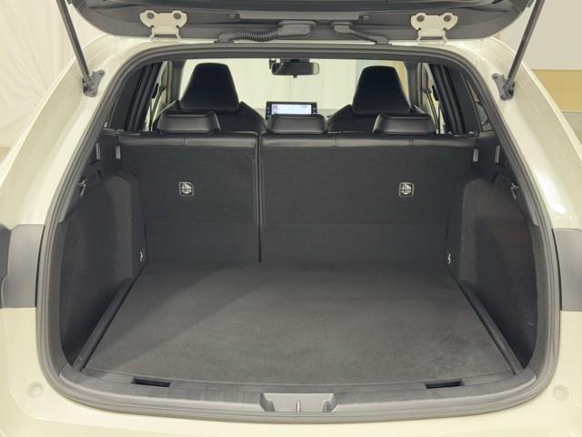 カローラツーリング ハイブリッド　ダブルバイビー　追突軽減ブレーキ　バックモニタ　横滑防止　スマキー　ＬＥＤライト　Ａストップ　デュアルエアバッグ　エアコン　オートクルーズ　サイドエアバッグ　ＥＴＣ付　ナビ　ＰＳ　キーフリー　ＡＢＳ　エアバック（16枚目）